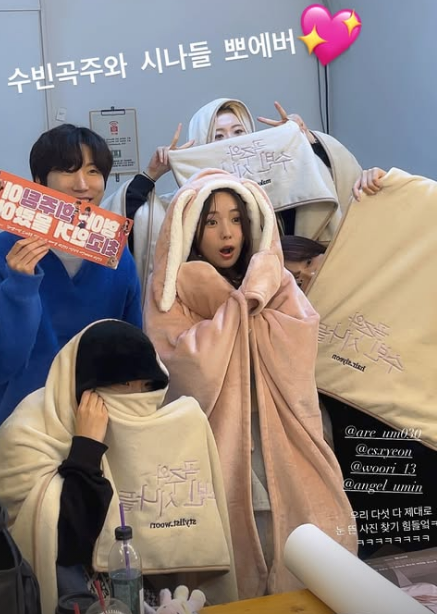 SlightlyWeirdo's tweet photo. Look at this BUNNY yall ......I m gonna eat HER if you don't mind
#ChaeSoBin https://t.co/vQ98JkArTv