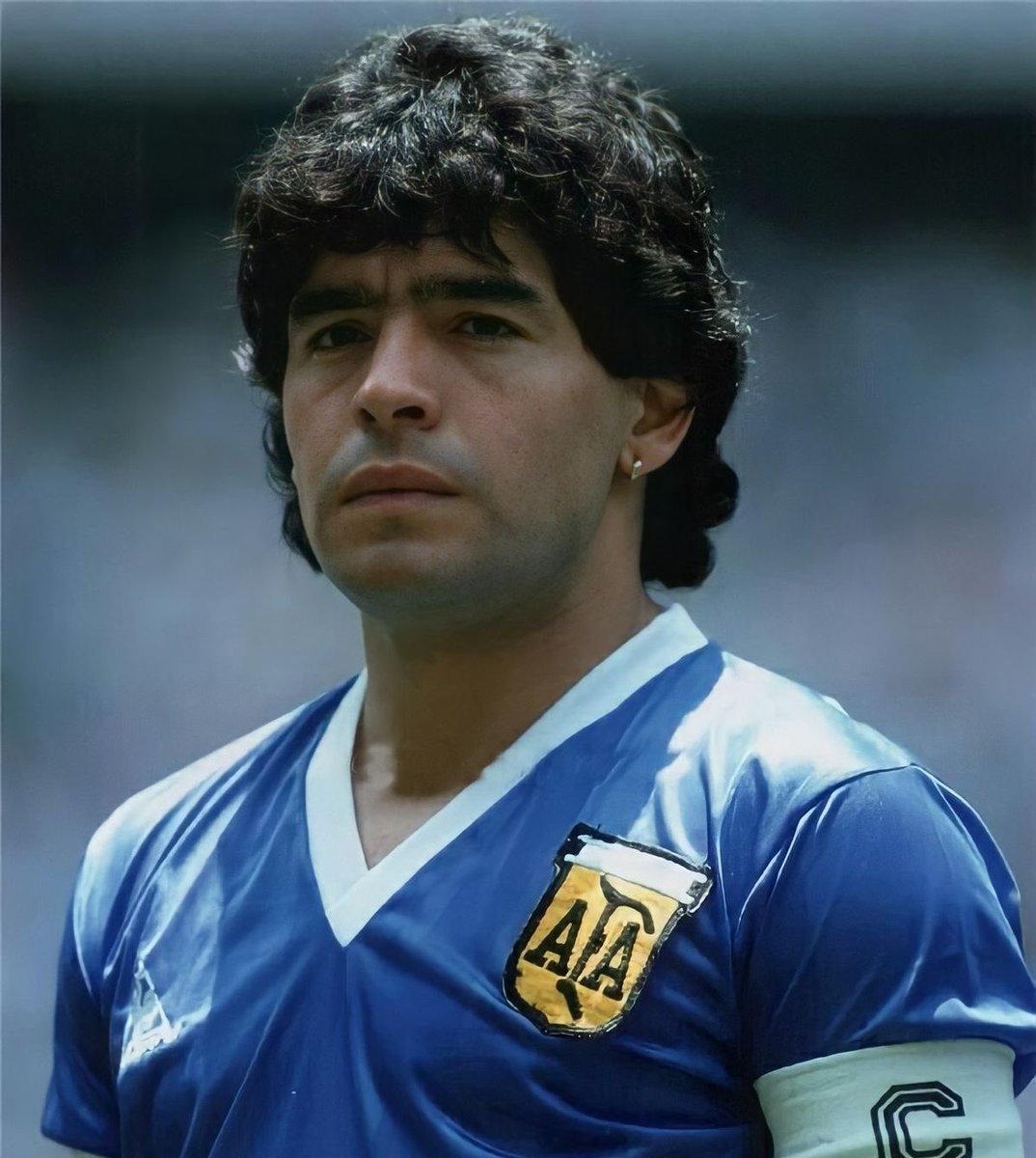 DiezPerfecto_10's tweet photo. EL DIEGO.

#DiegoEterno https://t.co/92OKR3W8dY