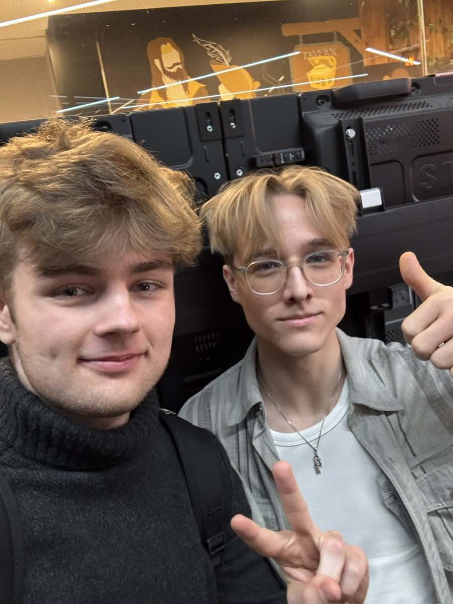 siema <a href="/ninerik_/">ERIK</a>