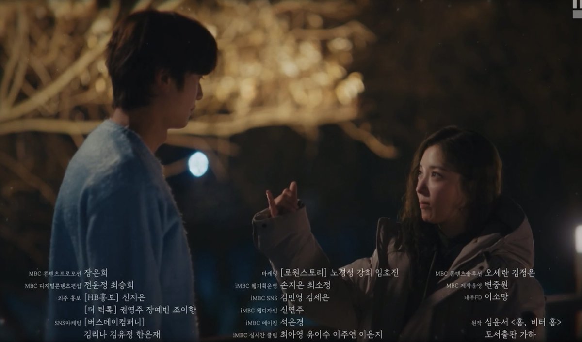 아 잠시만 약속 하는 강희연수씬에서
강희가 입고 있는 패딩 연수꺼임???
패딩 입고 있을 때랑 착장 똑같은데?
천연수 너 패딩 벗어준 거야?????