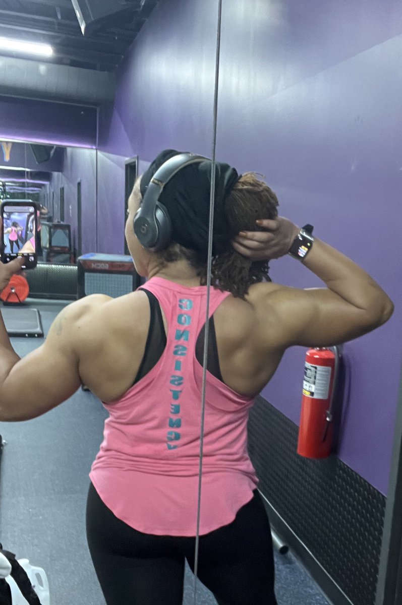 SherryAmor12's tweet image. Run it BACK!!! Have a good day friends!! #backwork #shoulderwork