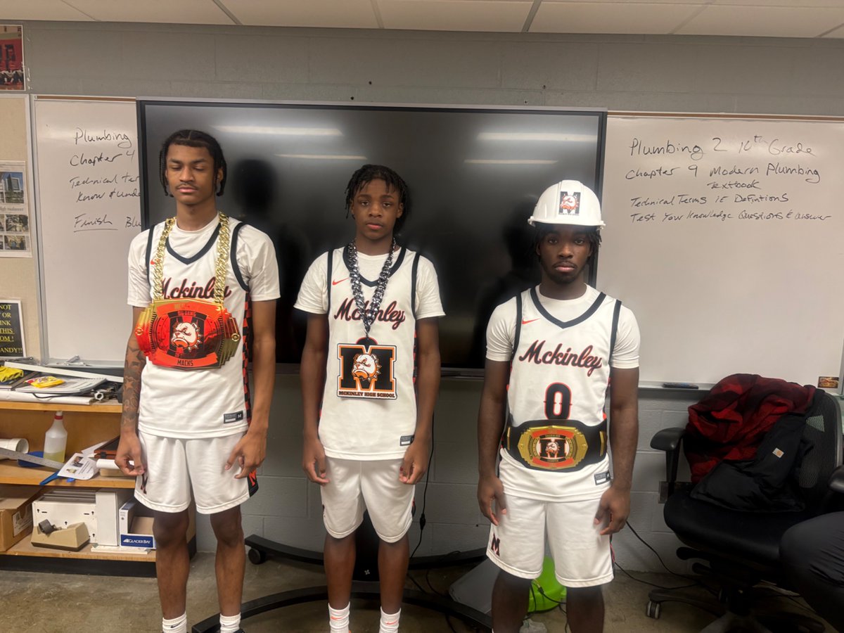 MckBasketball's tweet image. King Finks Not 1 but 2 Nice finishes at the rim McKinley defeats Hutch Tech 81-46
Marmar with 21 Pts 6 Ass
King Finks 19 pts
Davonte Hughes 12 pts 8 steals