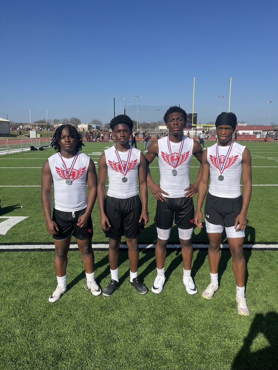 JoshuaTill8351's tweet photo. 46.34 4x1 relay proud of y’all boys🌟🥇 https://t.co/VmqlyFwGsT