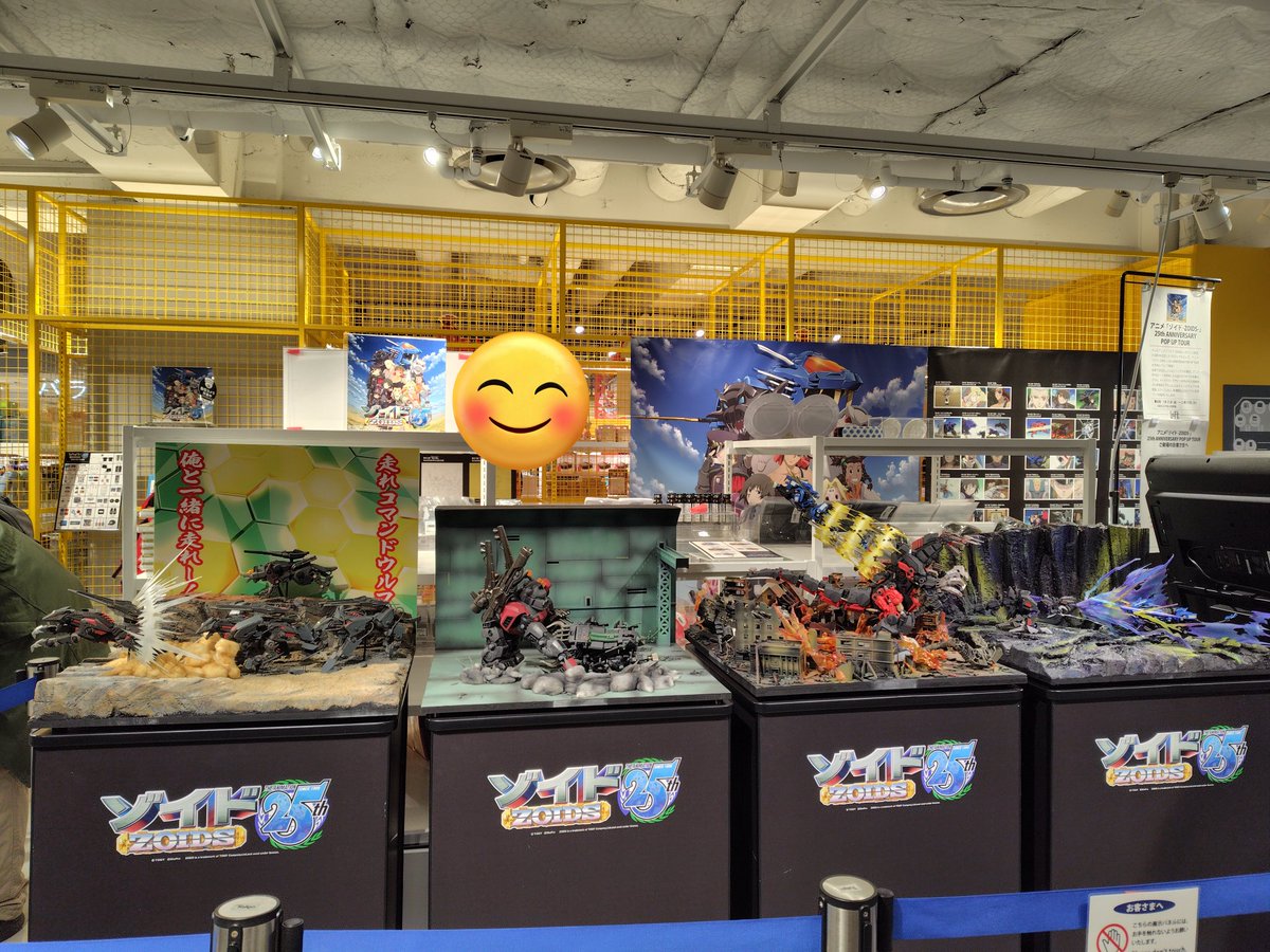 yamineru's tweet photo. 天神ロフトで開催中のゾイド 25th ANNIVERSARY POP UP TOURに行って来た😀
思ってたより品数多くて悩んだ末に想定外の量購入して散財💸🤣
ジークとシャドーのTシャツはシルバー線だからキラキラしてますw
折りたたみ椅子値段高かったけどしっかりりしてるから良き👍
リプ欄に続く
#ゾイド #ZOIDOS https://t.co/AfollIBXam