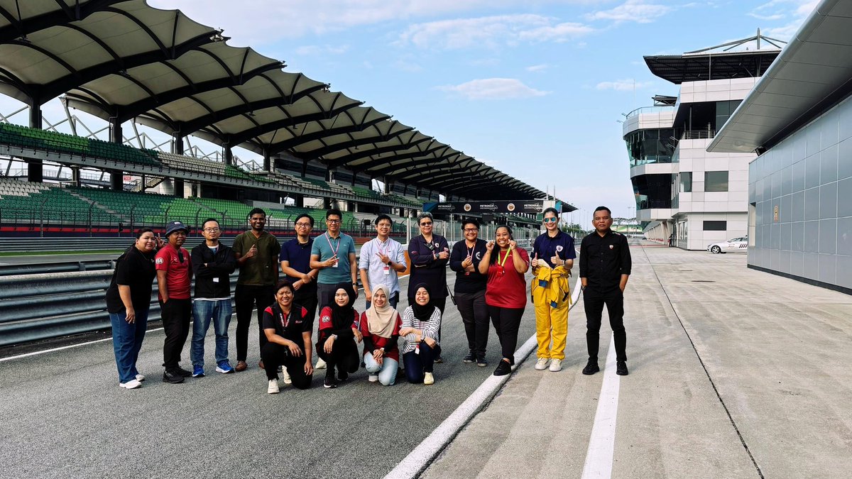 rizalksun's tweet photo. Done✅ motogp winter test 2025
#medicalteam
#sepangcircuit #medicalcar
#bravo_oNe https://t.co/au1tMwdYAT