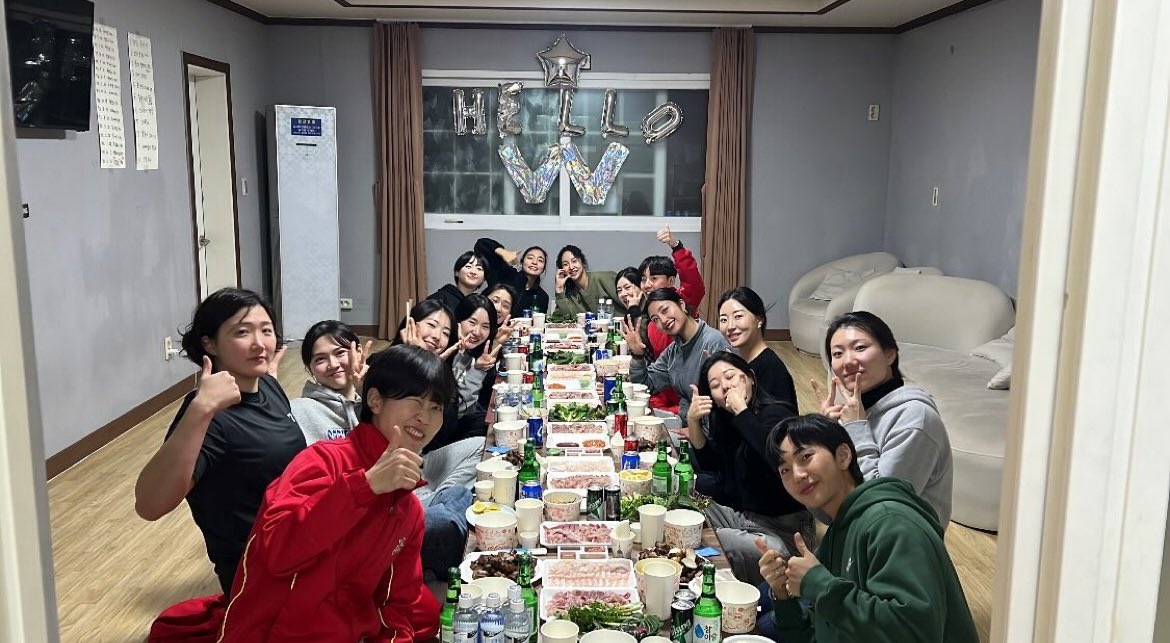 아띠바 이 여군들 테이블 칼각 정리 개웃기심 진짜ㅠㅠㅋㅋㅋㅋㅋㅋㅋ