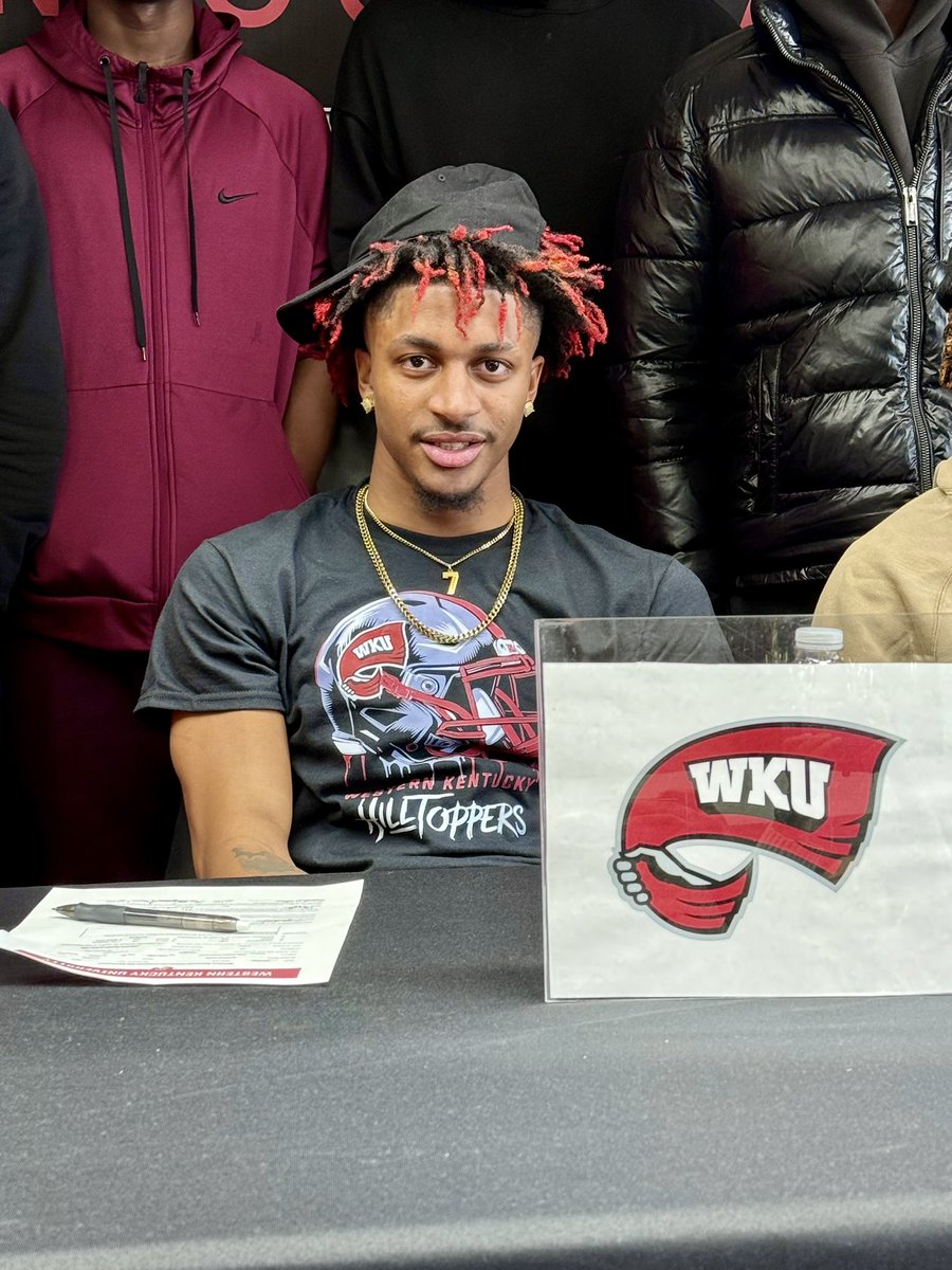 KeydaMcLean's tweet photo. “Congratulations to our son, Karlfonza ‘Fonzy’ McLean-Smith, on his offer from Western Kentucky! Your hard work and dedication continue to open doors, and we couldn’t be prouder. Keep chasing your dreams, son—the best is yet to come! @FonzySmith7 @phil_hetal ❤️🏈 #FonzySmith #WKU #ProudMom #ProudDad #TheGrindContinues”