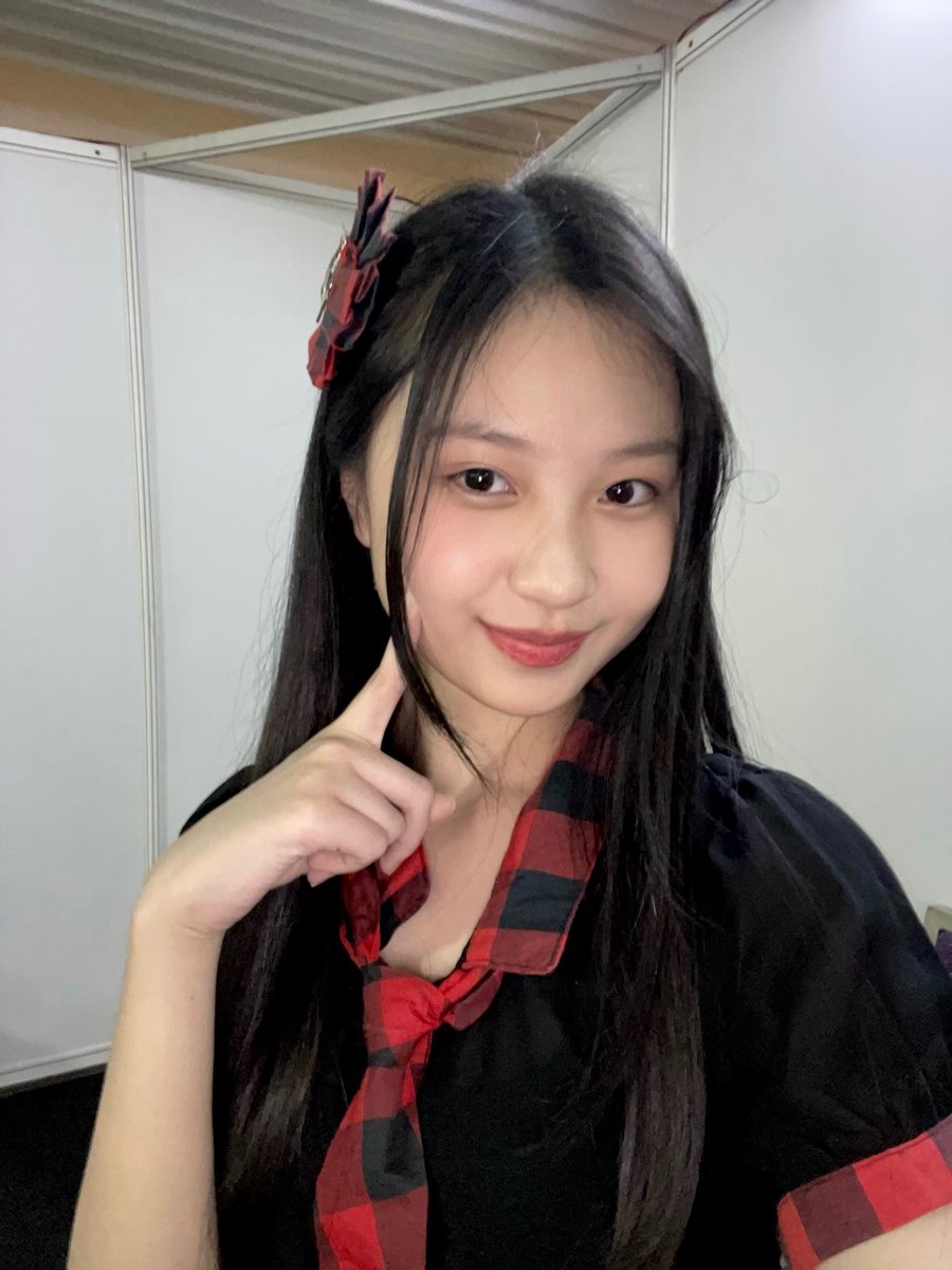M_MikaelaJKT48's tweet photo. thankk you for todayy sayang sayangnya akuu!!🫶🏻💗 https://t.co/jxfL04xAFi