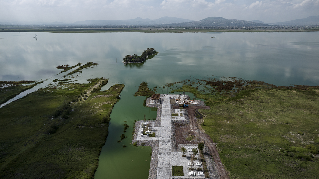 #MediosAliados En 2006 la violencia y represión marcaron a San Salvador Atenco. Años después, el Frente de Pueblos en Defensa de la Tierra sigue defendiendo su territorio.

✏️ Ricardo Balderas / <a href="/PODERlatam/">PODER</a>
📸 Ricardo Balderas y Duilio Rodríguez / Archivo
zonadocs.mx/2024/12/03/una…