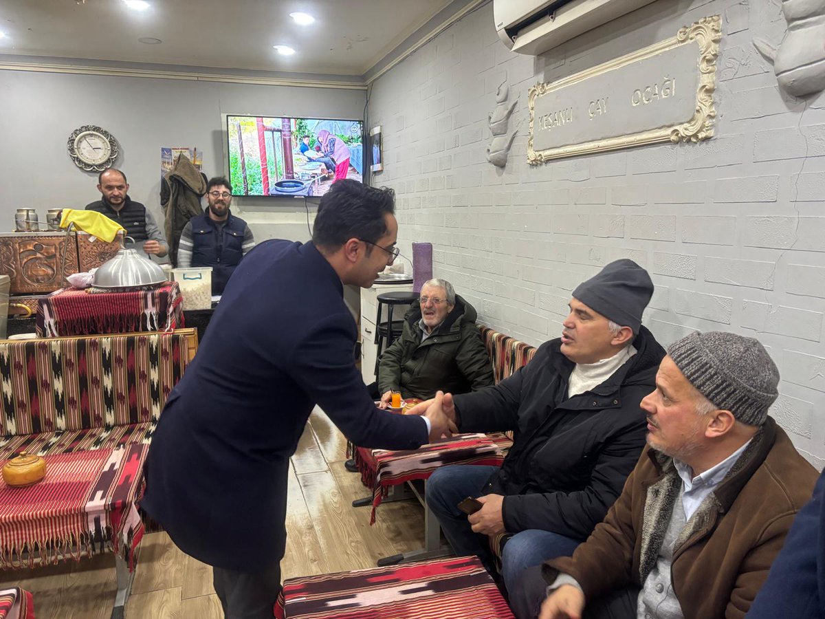 Genel Merkez Gençlik Kolları Başkan Yardımcımız Muhammet Haydar Asıcıoğlu, Of Gençlik Kollarımız ile birlikte Of’da esnaf ziyareti gerçekleştirdi.