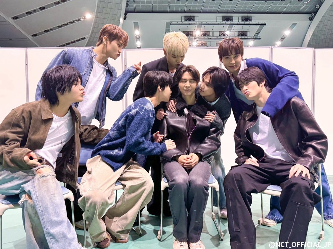 ชอบรูปนี้ของวันเกิดปีที่แล้วมาก คิดถึงพวกอ้วมมากด้วย แล้วจอห์นนี่เป็นยัยตะเล้กตะน้อยสุด ;;;-;;; มีความสุขเยอะๆเลยนะคับอ้วมรายล้อมไปด้วยความรักของเมมเบอร์ของทุกคนทุกปีเลยนะ ♡♡

HAPPY JOHNNY DAY
#쟈니생일_이걸_어떻게_잊어요
#JOHNNYBEginningOf30s