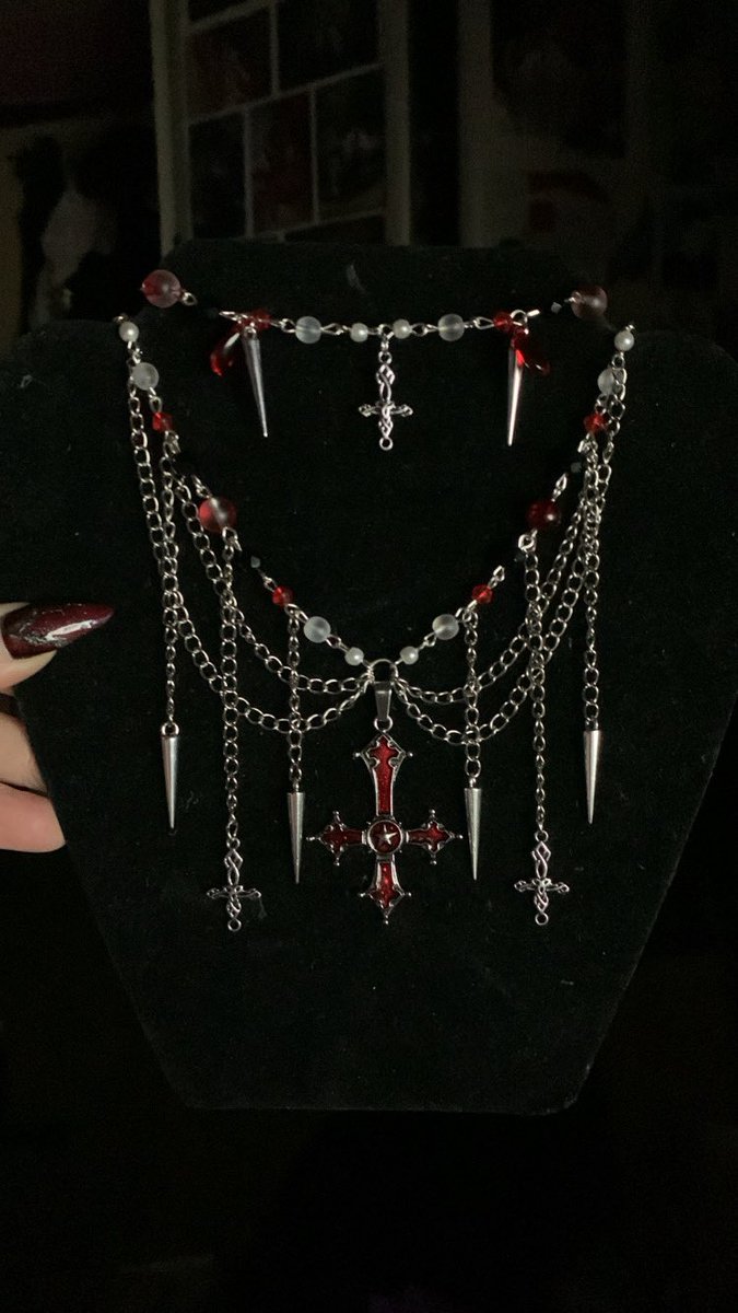 Necklace + bracelet commission for <a href="/Mojigato_/">𝐉𝐚𝐲𝐝𝐞𝐧𓍢ִ໋🌷͙֒</a> 💜
 I love working with this color combo so much 🥹💜
+ my nails matches hehe