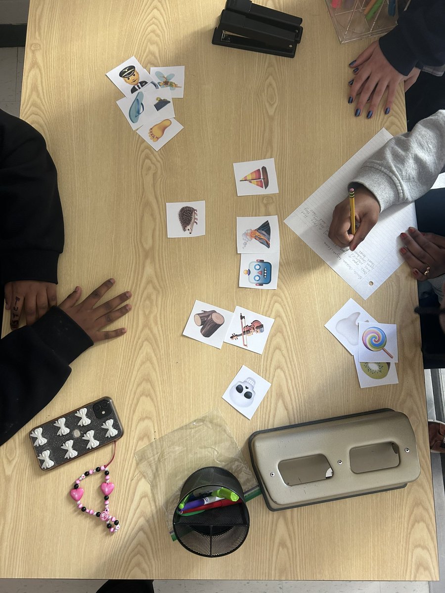 msdifederico's tweet photo. To kick off our creative writing unit, students worked collaboratively to create short stories using 16 random emojis.

This assignment challenged students to develop narratives with deeper meaning and apply critical thinking to incorporate diverse elements into their writing. 📝 https://t.co/RxE3zmb9Jh