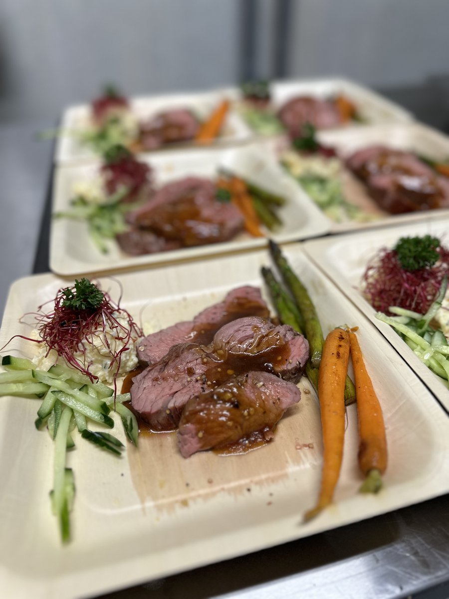 Wist je dat wij ook #BBQ &amp; #Catering kunnen verzorgen met onze #Ofyr's en #Kamado's?

Mooie grote stukken vlees, lekkere grilde groentes en opgemaakte borden. Geef ons jouw specifieke wensen door, wij denken graag met je mee of vraag ons naar de mogelijkheden!