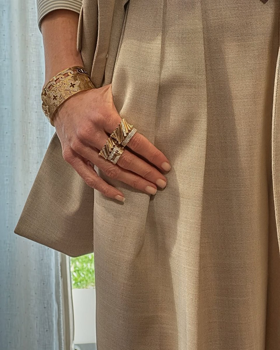 "Nicole Kidman X Saint Laurent X Critics Choice

BOSS BABE ✨

Nails: thuybnguyen using #apresgelcoleurs
Color: I Vow To You" via thuybnguyen on Instagram