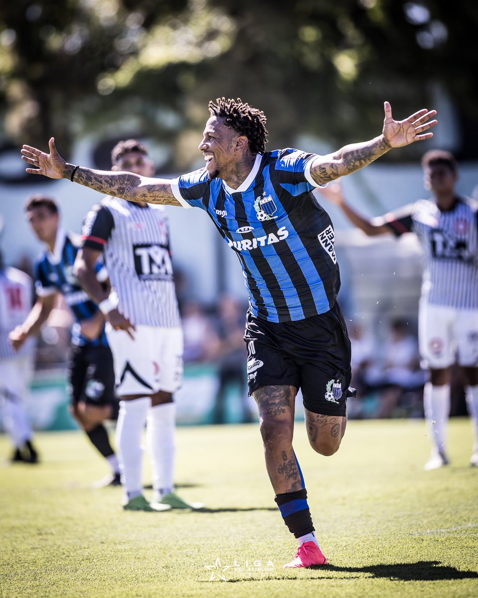 RodrigoRomano76's tweet photo. Abel Hernández en un estado 100% desde lo físico y sano, crea desnivel, es determinante. Es una carta suprema en el área. 

En dos fechas y con 125 minutos en campo suma 3 goles para el negro de la Cuchilla.

El enorme desafío para el club y el delantero es mantener estabilidad en las presencias y para eso debe estar en óptima situación y no condicionado por su salud física.