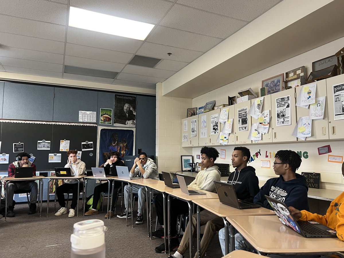 PinckneyMiss's tweet photo. Love hearing from them! They are so insightful and keep me learning. #socraticseminar https://t.co/QHenDNRVUp