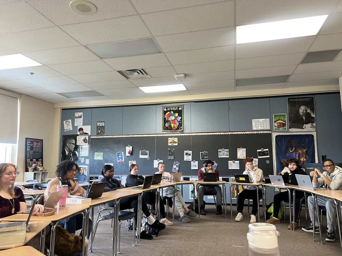 PinckneyMiss's tweet photo. Love hearing from them! They are so insightful and keep me learning. #socraticseminar https://t.co/QHenDNRVUp