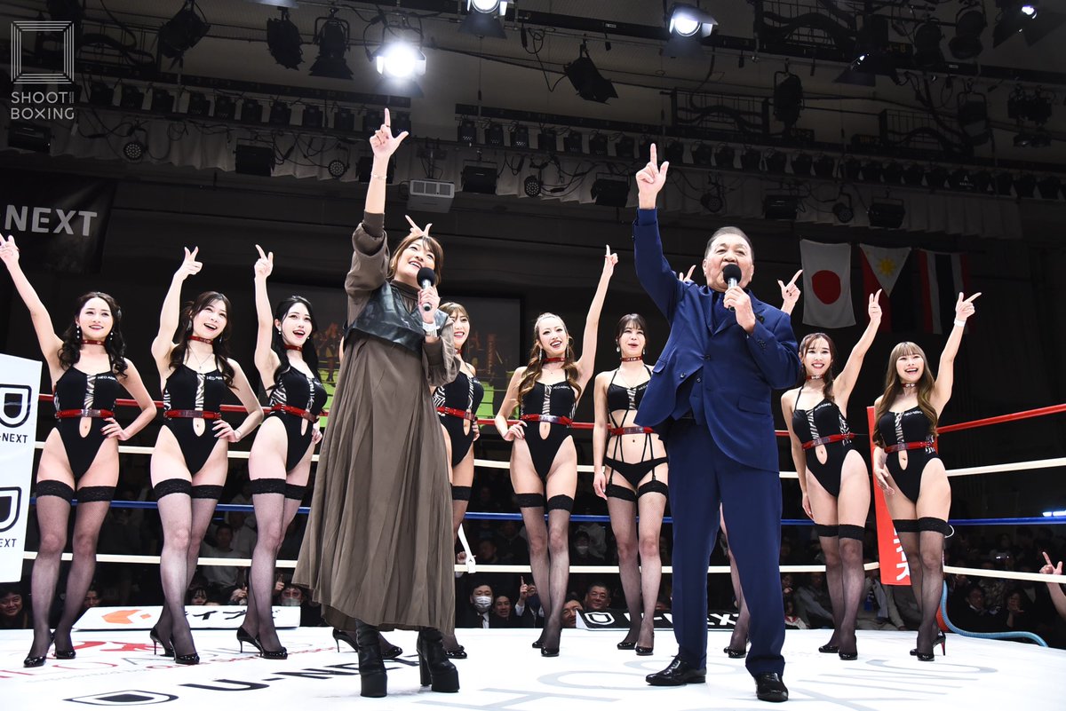 SHOOT_BOXING's tweet photo. /／
11.24🏟️国立代々木競技場第二体育館
👑創設40周年記念大会開催決定！
\＼

　1985年にシーザー武志（現会長）によって創設されたシュートボクシング（以下SB）は今年2025年で40周年を迎える記念すべき年となり、その集大成となるSB創設40周年記念大会を11月24日（月・祝）東京・国立代々木競技場第二体育館にて開催することが、2月8日（土）東京・後楽園ホールで開催された『SHOOT BOXING 2025 act.1』のシーザータイムにて発表された。

　シーザー武志会長のあいさつの後にリングインしたSB世界女子フライ級王者・RENA（シーザージム）は「今年SBは40周年ということでおめでとうございます。40周年という歴史の中に私も参加させていただいて嬉しく思います。ありがとうございます」と会長に御礼し、「1、2、3、シュート！」の二連発であいさつを締めた。

　今大会のメインイベントで勝利したSB日本フェザー級王者・山田彪太朗（シーザージム）は試合後のマイクで「SBの山田彪太朗がフェザー級でトップだと証明したいので、年末の代々木大会でフェザー級のS-cupを開催してもらえると嬉しいです。会長、ご検討よろしくお願いします」とアピールしており、出場選手やマッチメイクは今後発表となる予定。

　SBのオールスター、そして他団体からの選手参戦などビッグマッチらしいラインナップが期待される。