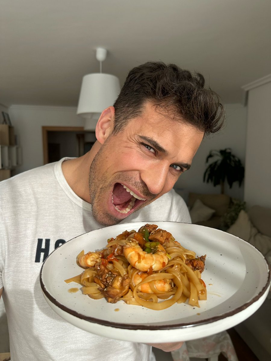 albertocano1989's tweet photo. Hoy ha tocado terapia en casa. Como me gusta cocinar. #CocinarEnCasa #ModoRelaxOn https://t.co/hhZZwLixOZ