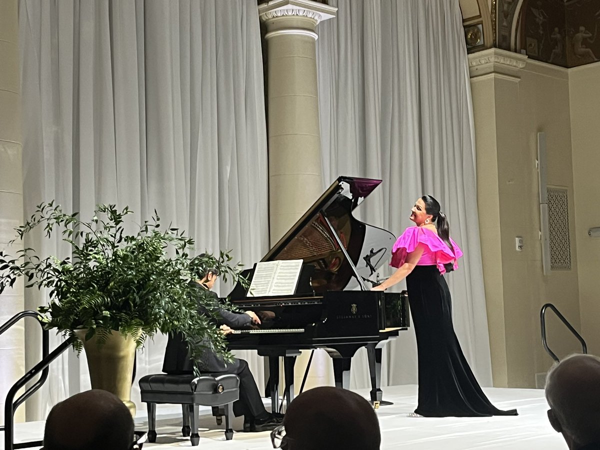 SpintoMX's tweet photo. Felicidades @AngelRzMexico por tu éxito acompañando a la gran @AnnaNetrebko en @palmbeachopera https://t.co/Z9n9Cj6H6B