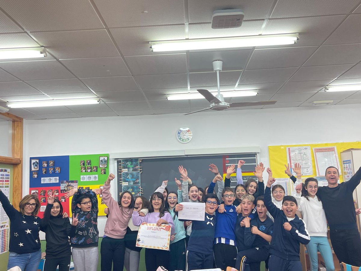 CEIP_AnaCaicedo's tweet image. 📚📖RETO PLAN LECTOR📖📚
INFANTIL:
El alumnado se ha dibujado en cada fotograma de su propia película 🎞️
PRIMARIA: 
Entrega de diplomas a los mejores “ cartelistas” y “guionistas” de cine y a las “ Clases más lectoras” 🎬

#CEIPAnaCaicedo
#PlanLector       
#QueNoTeLoCuenten