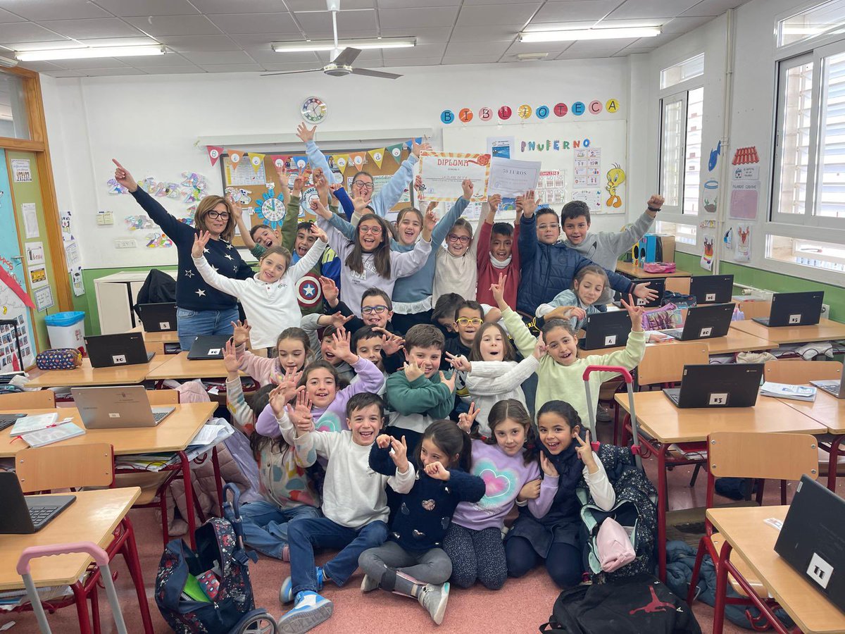 CEIP_AnaCaicedo's tweet image. 📚📖RETO PLAN LECTOR📖📚
INFANTIL:
El alumnado se ha dibujado en cada fotograma de su propia película 🎞️
PRIMARIA: 
Entrega de diplomas a los mejores “ cartelistas” y “guionistas” de cine y a las “ Clases más lectoras” 🎬

#CEIPAnaCaicedo
#PlanLector       
#QueNoTeLoCuenten