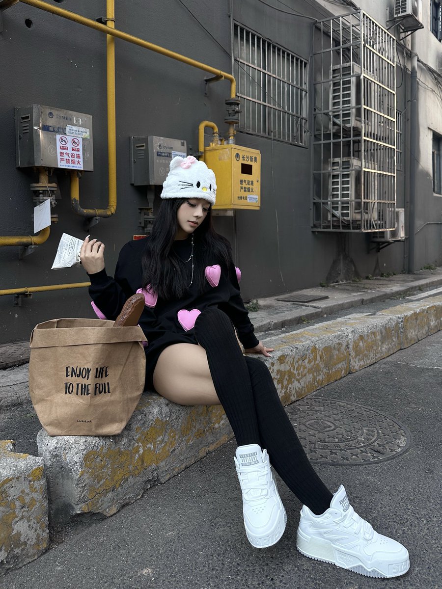 sqqzproject's tweet photo. Purple is attractive 
I really like the purple look this time #Fitcheck #fashionstyle https://t.co/9CkCNkooDd