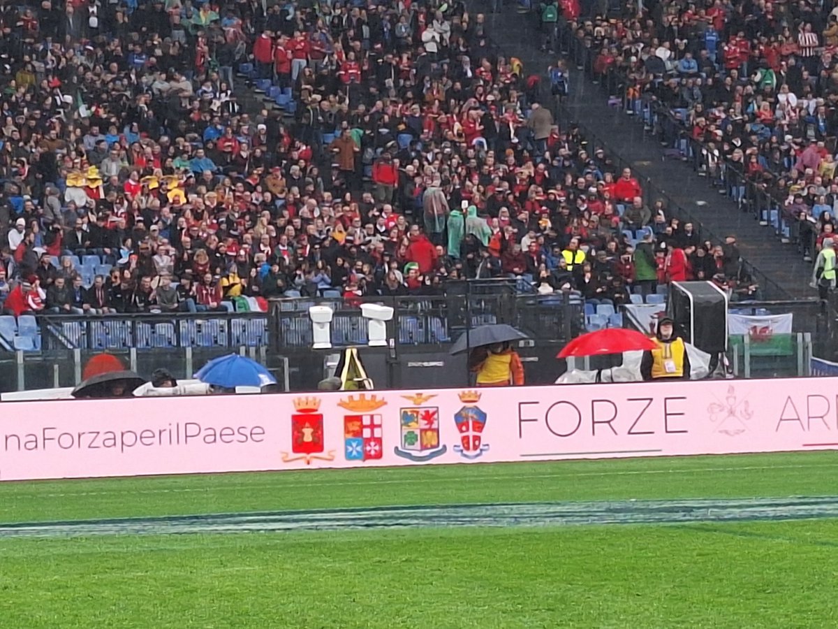 Portabandiera al <a href="/SixNationsRugby/">Guinness Men's Six Nations</a> con gli atleti  <a href="/ItalianNavy/">Marina Militare</a> 
Acqua sotto e acqua sopra..si naviga