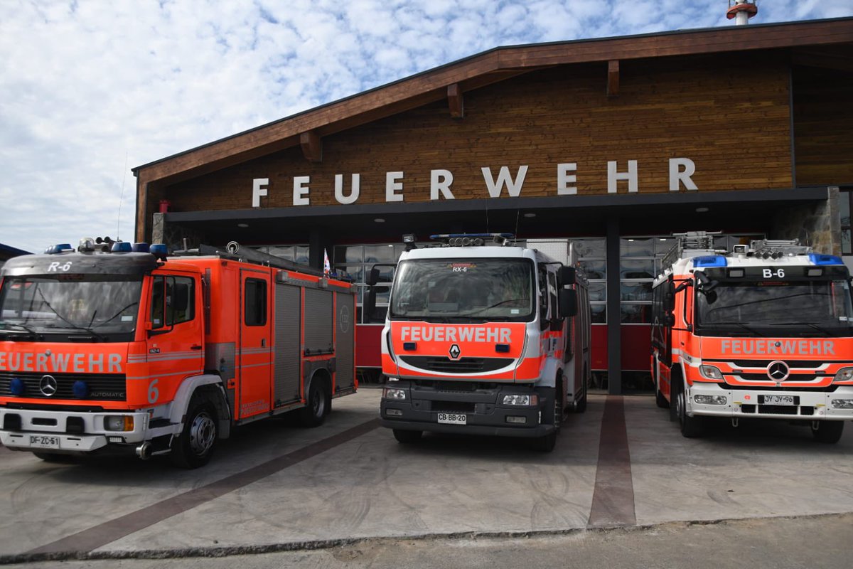 GoreLosLagos's tweet photo. 🚨Se inauguró el nuevo Cuartel de la 6ª Cía de Bomberos en PuertoVaras, financiado por el Gobierno Regional y el Consejo Regional de Los Lagos. Con más de $2.000 millones, es uno de los más modernos de Chile. El Gobernador Alejandro Santana reafirmó el apoyo del GORE a Bomberos. https://t.co/PLCIbHiARv
