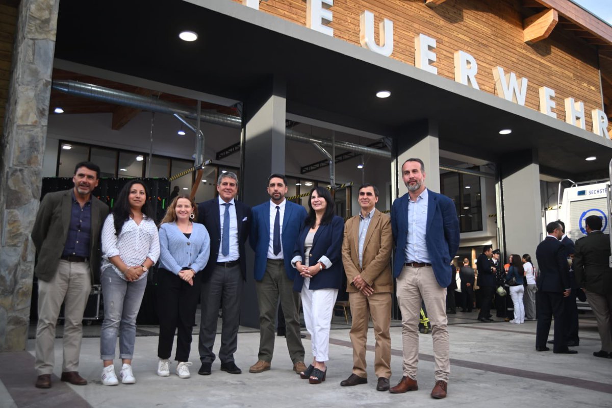 GoreLosLagos's tweet photo. 🚨Se inauguró el nuevo Cuartel de la 6ª Cía de Bomberos en PuertoVaras, financiado por el Gobierno Regional y el Consejo Regional de Los Lagos. Con más de $2.000 millones, es uno de los más modernos de Chile. El Gobernador Alejandro Santana reafirmó el apoyo del GORE a Bomberos. https://t.co/PLCIbHiARv