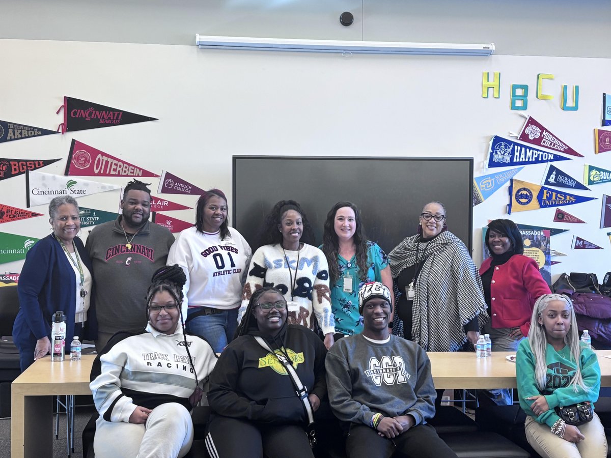 Taft Seniors had the chance to connect with local social workers from Cincinnati &amp; Kentucky, exploring the impact of social work on communities! 🌟 Big thanks to our local professionals for sharing their expertise and inspiring the next generation! 🧑‍⚖️💬 #HereforKids #WeAreCPS