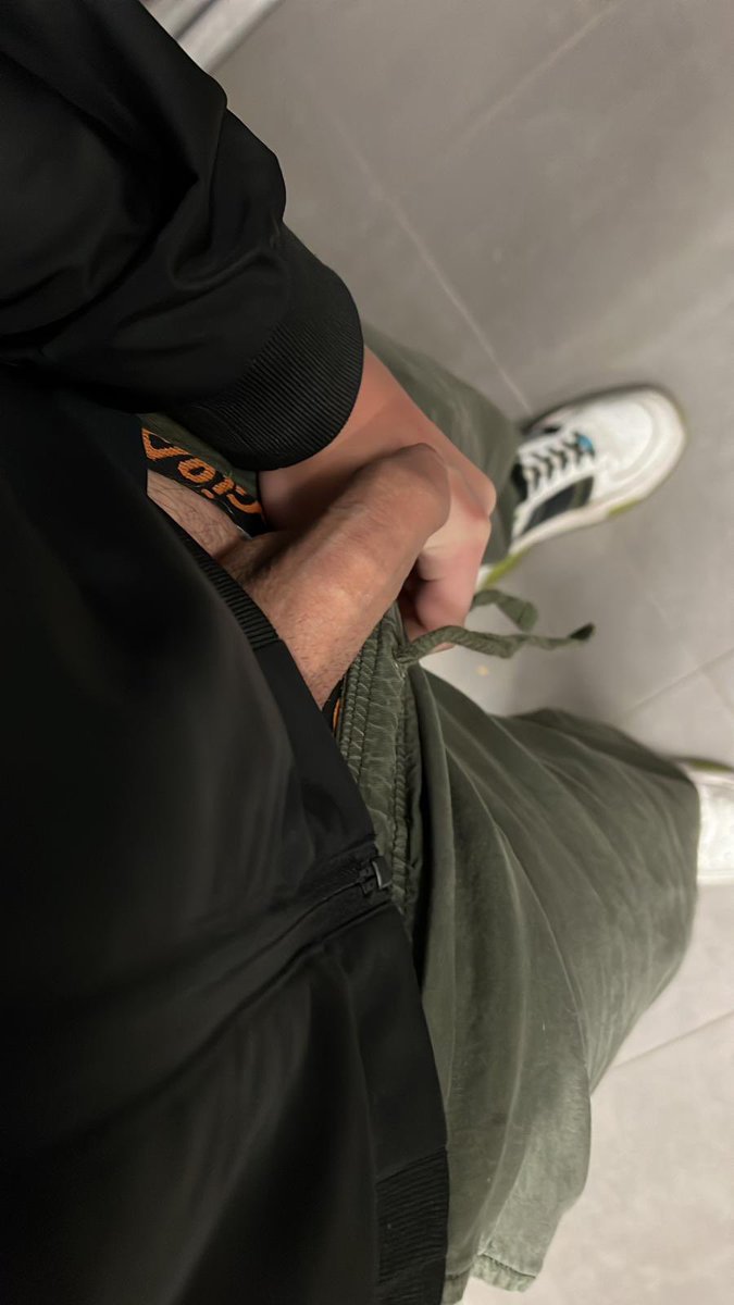 Jde se na procházku🍆 
Pojd ho postavit😘😈
#horny #dick #cock #walk #cruising #spy #czechboy #chechgay #praguegay #prague #soft