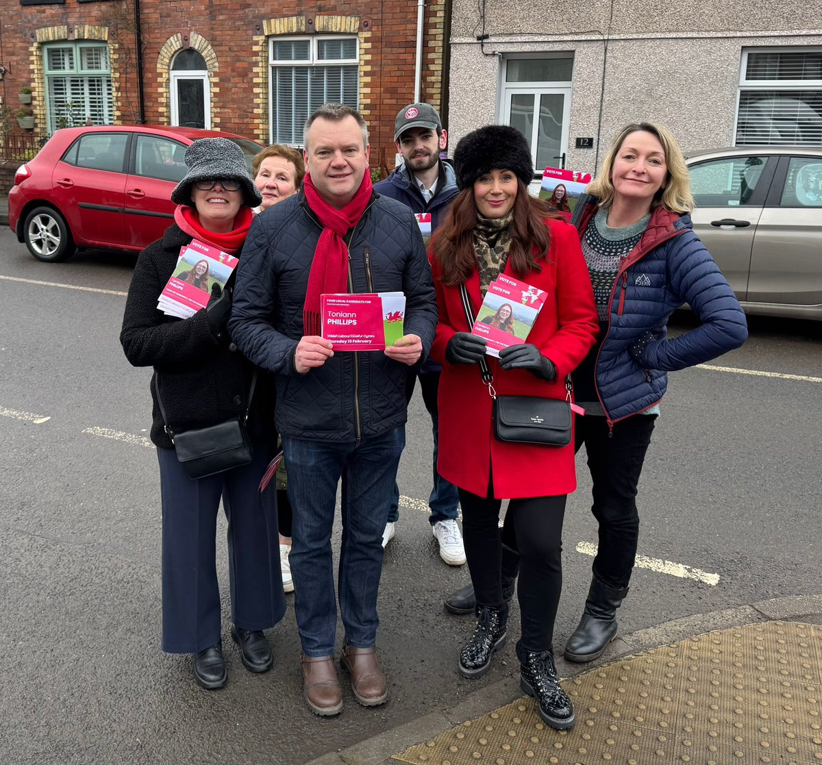 TorfaenLabour's tweet image. Just two of the teams out across (a very cold!) Trevethin, Penygarn and Pontnewynydd this morning speaking to local residents about our excellent candidate Toniann Phillips ahead of this Thursday’s Trevethin &amp;amp; Penygarn by-election #votelabour 🏴󠁧󠁢󠁷󠁬󠁳󠁿🌹