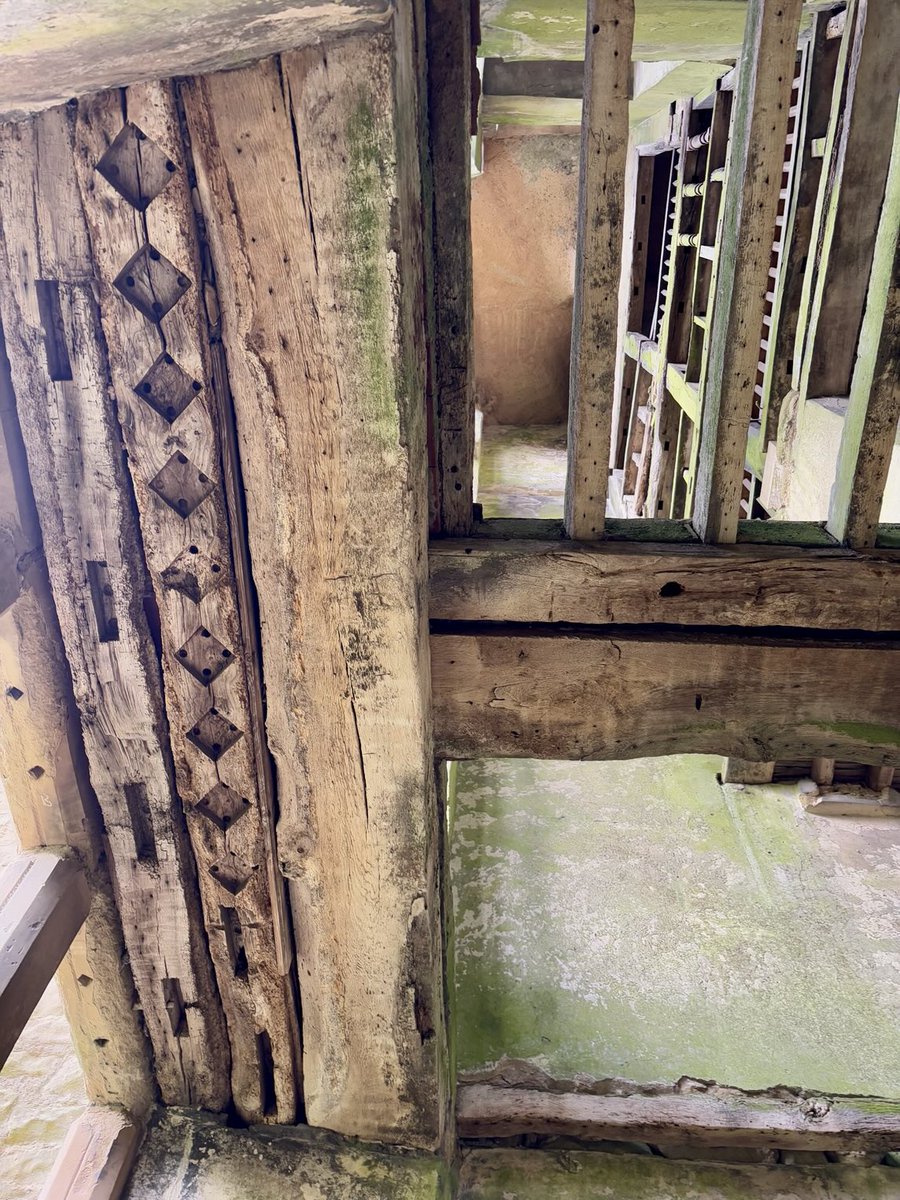 Sandwiching and layering of timbers in the stairwell at the late 16th century Hardwick Old Hall, Derbyshire 🤩