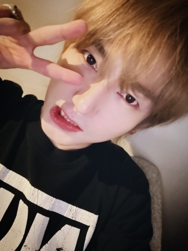 shfly3424's tweet photo. ขอบคุณที่ทำให้การเริ่มทัวร์สดใสขึ้น 😙 @YESUNG_smtown https://t.co/6sWYsJQmGC