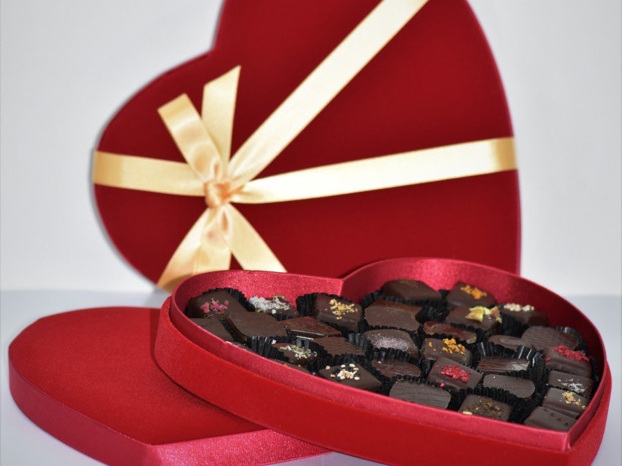 Love is in the air. Don’t forget your William Curley chocolates.😀❤️🍫. williamcurley.co.uk/product/deluxe…👍