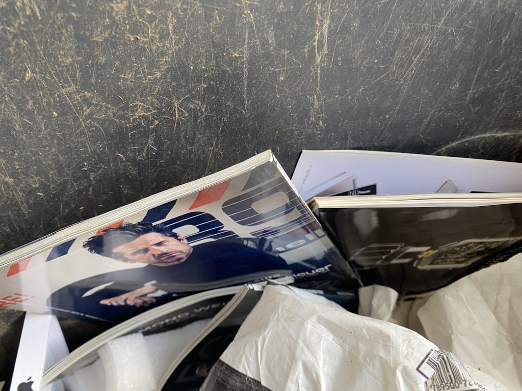 Toscallo's tweet photo. By the way @ThabisoTema many moons ago, you were once referred to as "Mr. Editor..."
Today it is spring cleaning day...ama'magazine aya'phuma...i'Destiny iya'hamba...i'garage i'clean!
I see you also once featured Antonio Bandares 👌🏿👌🏿👌🏿
It used to be a good read... https://t.co/ARMMx9qUph