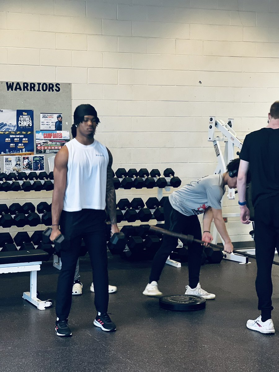 Saturday morning workout! Getting ready for regionals!  #Matoacatrack <a href="/ElizabethSBaber/">Elizabeth Baber</a>  <a href="/matoacahsathlet/">Matoaca Athletics</a>