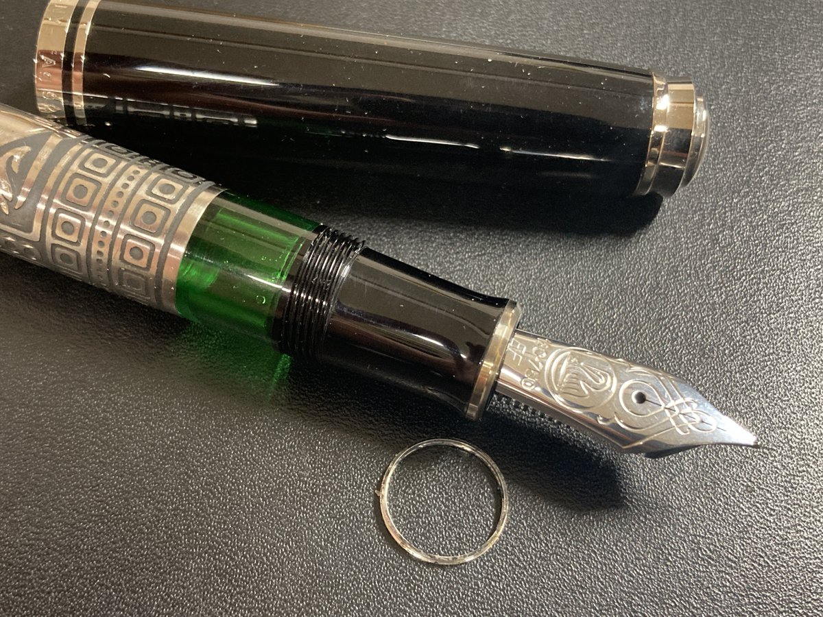 ペリカンM910トレドの腐食したリングを作って交換しました。普段は金メッキですが、シルバートレドなのでパラジウムメッキメッキで仕上げました。