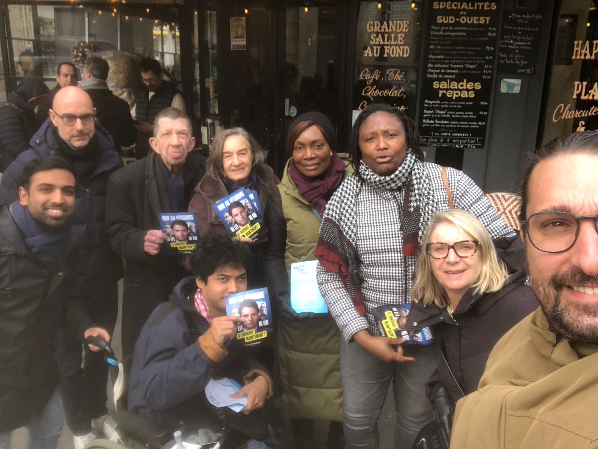 Renaissance20e's tweet photo. ✍️Nous étions une fois de plus à la rencontre de nos concitoyens de #Paris20 
Avec constance, patience et détermination, nous construisons le 20eme de demain.
L'arrondissement doit pouvoir être résolument dynamiser pour les années à venir, on y travaille!
#Paris https://t.co/vMcFiuUJxA