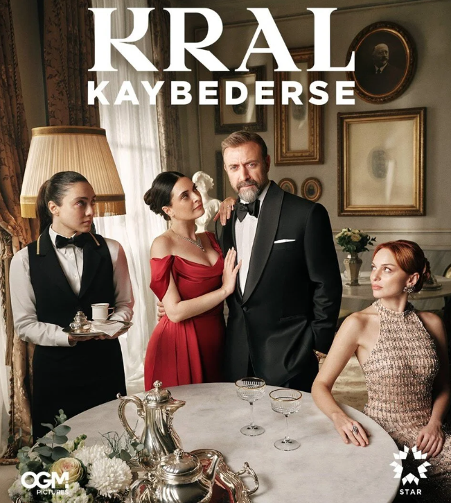 KralPop's tweet image. Güçlü duygular ve beklenmedik dönemeçlerle dolu bu hikaye, izleyiciyi bir avcının nasıl av haline geldiğini sorgulamaya davet ediyor. Kral Kaybederse, 11 Şubat Salı akşamı ilk bölümüyle Star’da! ✨ 

@startv #startv #KralKaybederse #dizi #kralmüzik