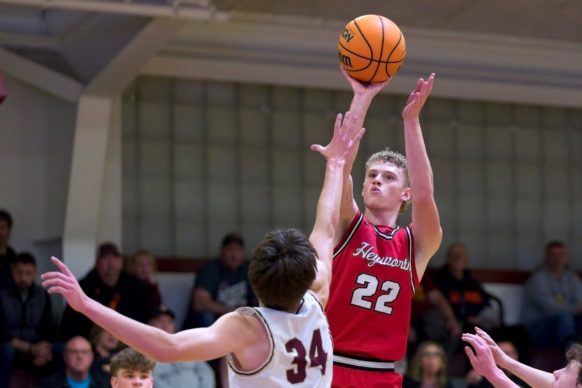 ALookPhoto's tweet photo. Le Roy Panthers dropped the JV game to Heyworth last night, then outscored the Hornets in the Varsity game putting it away in the 4th quarter. Pics:  https://t.co/oPC491gHU8
@LeRoyAthletics #Heyworthboysbasketball @ALookPhoto @HOIConference #bnsportsphotos #cisportsphotos https://t.co/ywCOAAPwJt