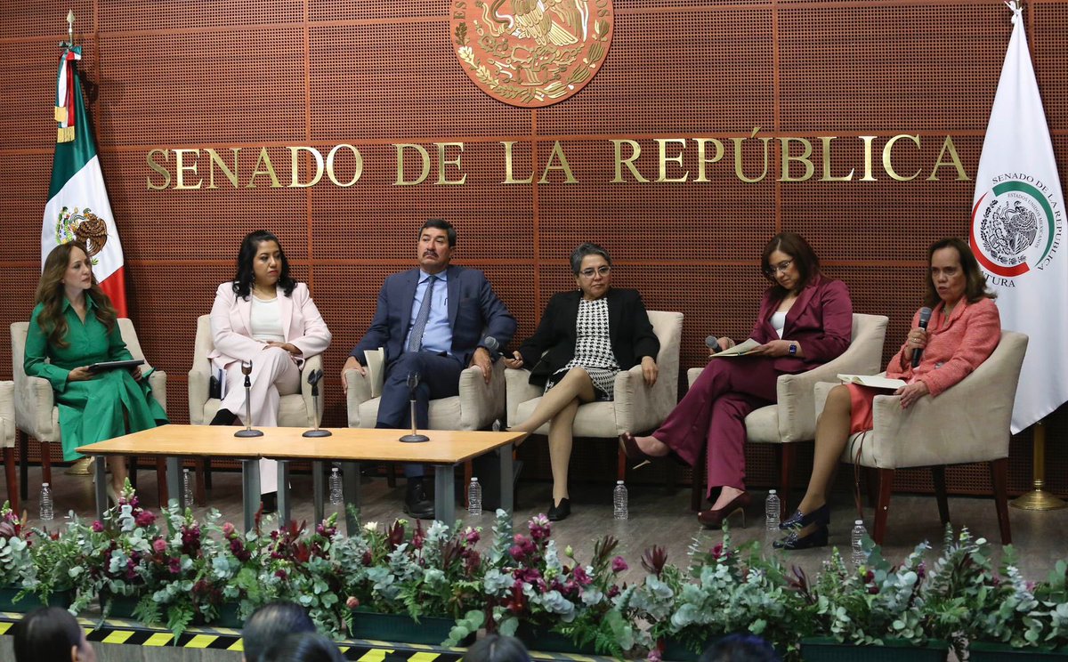 vaniaperezmor's tweet photo. He asumido la presidencia del @ComiteCPC y del Comité Coordinador del Sistema Nacional Ciudadana, con el importante compromiso de titulares de las instituciones más importantes para enfrentar la corrupción 
@senadomexicano @Javier_Corral @BuenGobierno_mx @NaTellezTorresO, la Fiscalía Especializada en Combate a la Corrupción, Sistemas Estatales Anticorrupción, organizaciones de la sociedad civil, periodistas, sector privado y academia. 
Vamos a empeñar nuestro esfuerzo para obtener los resultados que la ciudadanía merece: un México más íntegro.
