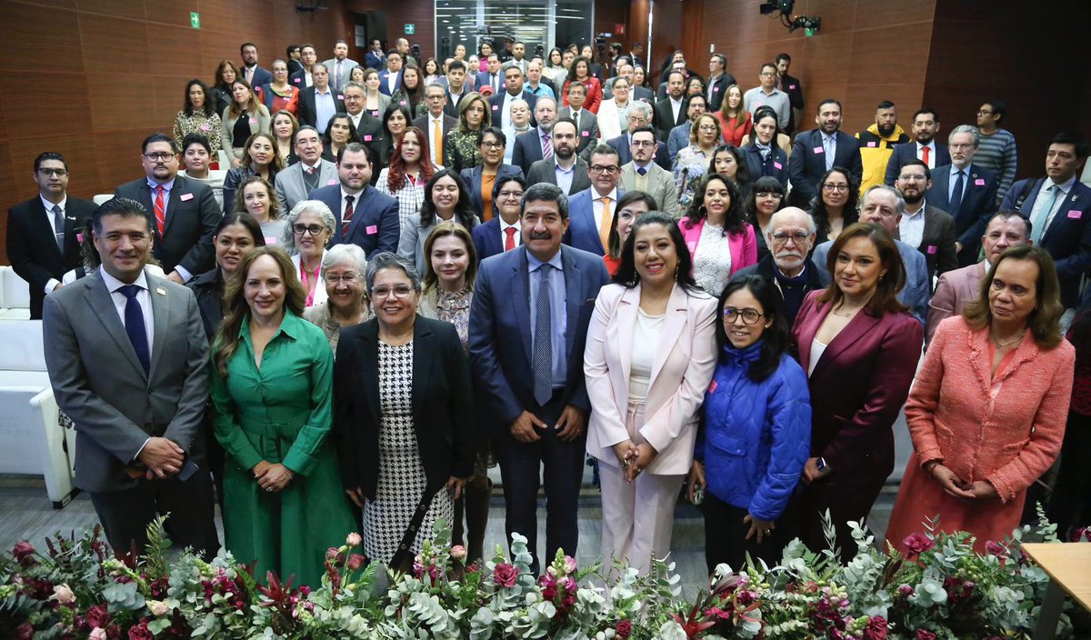 vaniaperezmor's tweet photo. He asumido la presidencia del @ComiteCPC y del Comité Coordinador del Sistema Nacional Ciudadana, con el importante compromiso de titulares de las instituciones más importantes para enfrentar la corrupción 
@senadomexicano @Javier_Corral @BuenGobierno_mx @NaTellezTorresO, la Fiscalía Especializada en Combate a la Corrupción, Sistemas Estatales Anticorrupción, organizaciones de la sociedad civil, periodistas, sector privado y academia. 
Vamos a empeñar nuestro esfuerzo para obtener los resultados que la ciudadanía merece: un México más íntegro.
