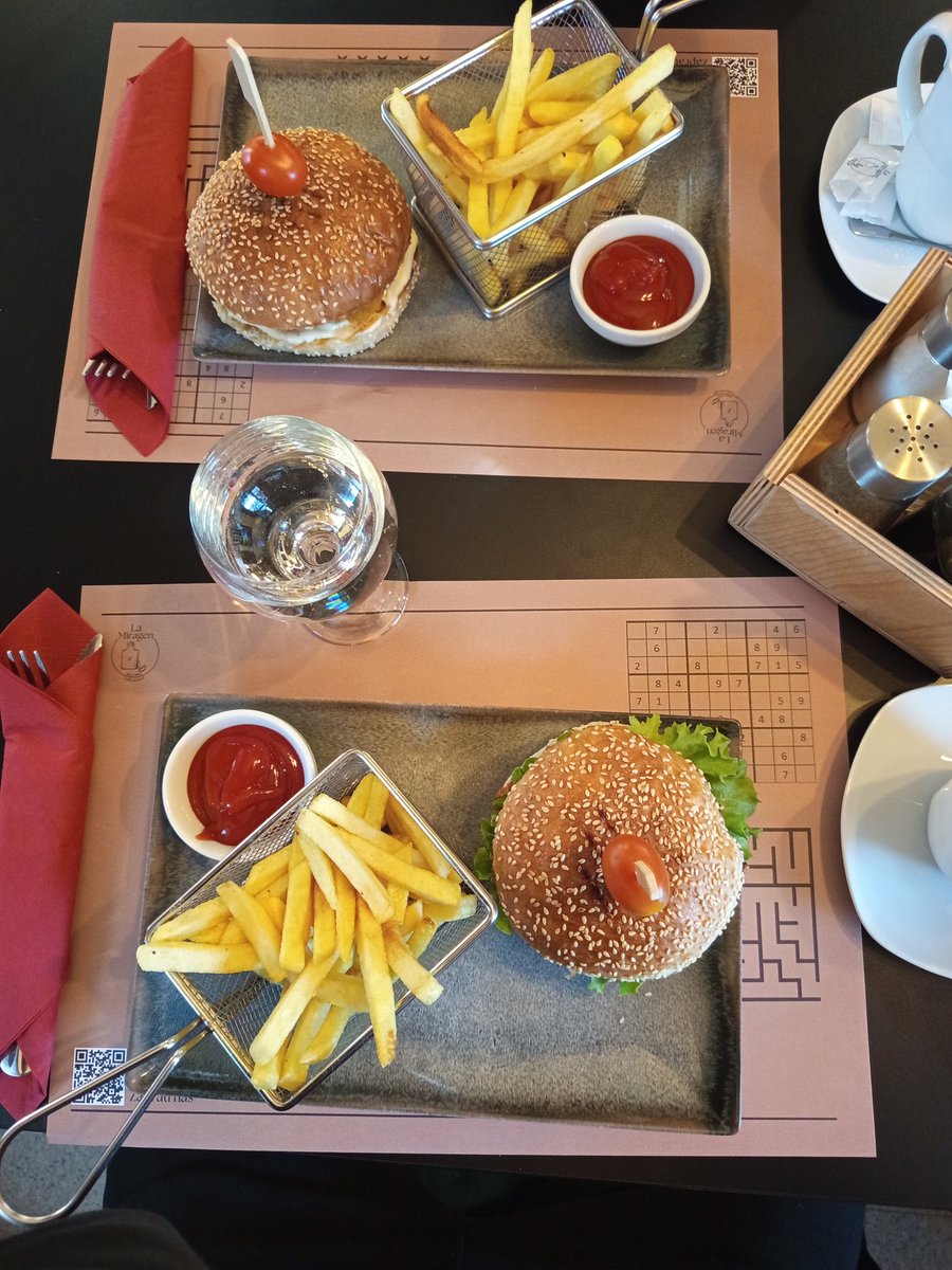 cerkezzwi's tweet image. Sırbia aksamından bir menü😀