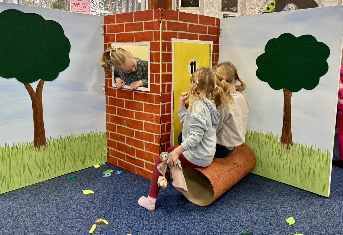 ArtyGirl21's tweet photo. Wonderful launch day sharing our Big Books: the results of the @CultureLeics multi-sensory project with families at #WigstonLibrary Our Big Books are imaginative spaces for children to play in and explore #LeicestershireLibraries https://t.co/dVdJGuJmqA