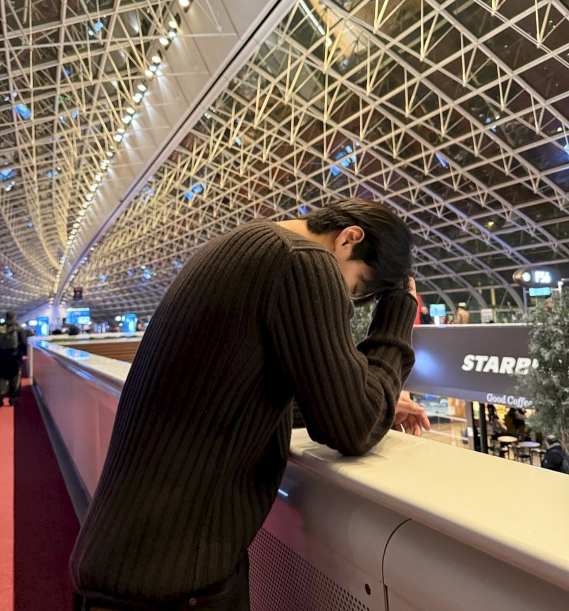 missforehead's tweet photo. why is san always going through it in his pics😭 https://t.co/tGuPvGHQEW