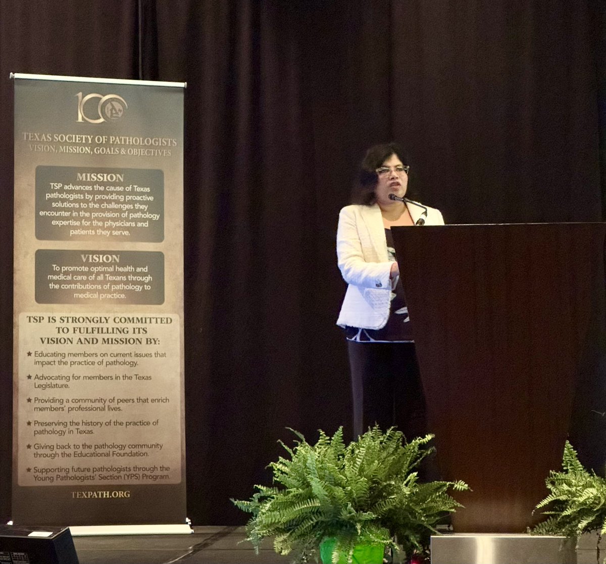 Suntrea Hammer (@suntreahammer) on Twitter photo Dr. Sunati Sahoo covers the history and future of breast cancer diagnosis and treatment at #TSP2025 <a href="/UTSW_Pathology/">UTSW Department of Pathology</a> <a href="/TexPathol/">Texas Society of Pathologists</a> #Pathology Dr. Sunati Sahoo covers the history and future of breast cancer diagnosis and treatment at #TSP2025 <a href="/UTSW_Pathology/">UTSW Department of Pathology</a> <a href="/TexPathol/">Texas Society of Pathologists</a> #Pathology