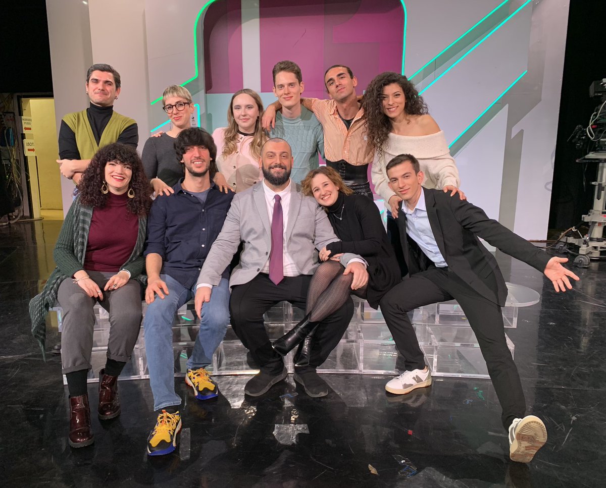 NicholasVita990's tweet photo. 08/02/2025, 18^ puntata di @TvTalk_Rai!

In studio con me @CivitaDamiana @kindermaxxi @SofiaPatrini @algertmyrtja @teobonf__ @scornerhenry @Rickomino @GioEmmaPi @Bea_gingerrr @Annagr96 oltre ai #target Gianluigi e Caterina!

#TITOLIDICODA #ANALISTI 

#TvTalk torna sabato 15/02!💙 https://t.co/xY8gyiZds3